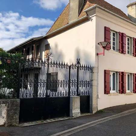Vanakam 3 Etoiles- Jolie Maison Bearnaise 9 Personnes Avec Piscine Hébergement de vacances