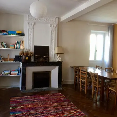 Hébergement de vacances Vanakam 3 Etoiles- Jolie Maison Bearnaise 9 Personnes Avec Piscine